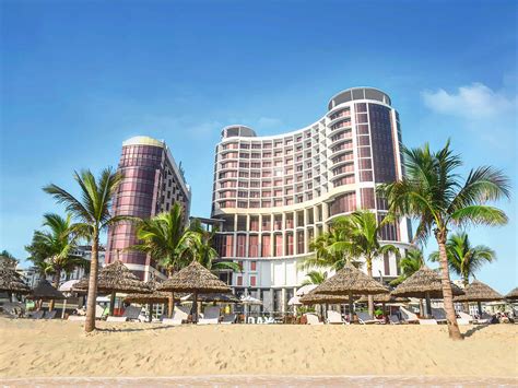 Holiday Beach Hotel .